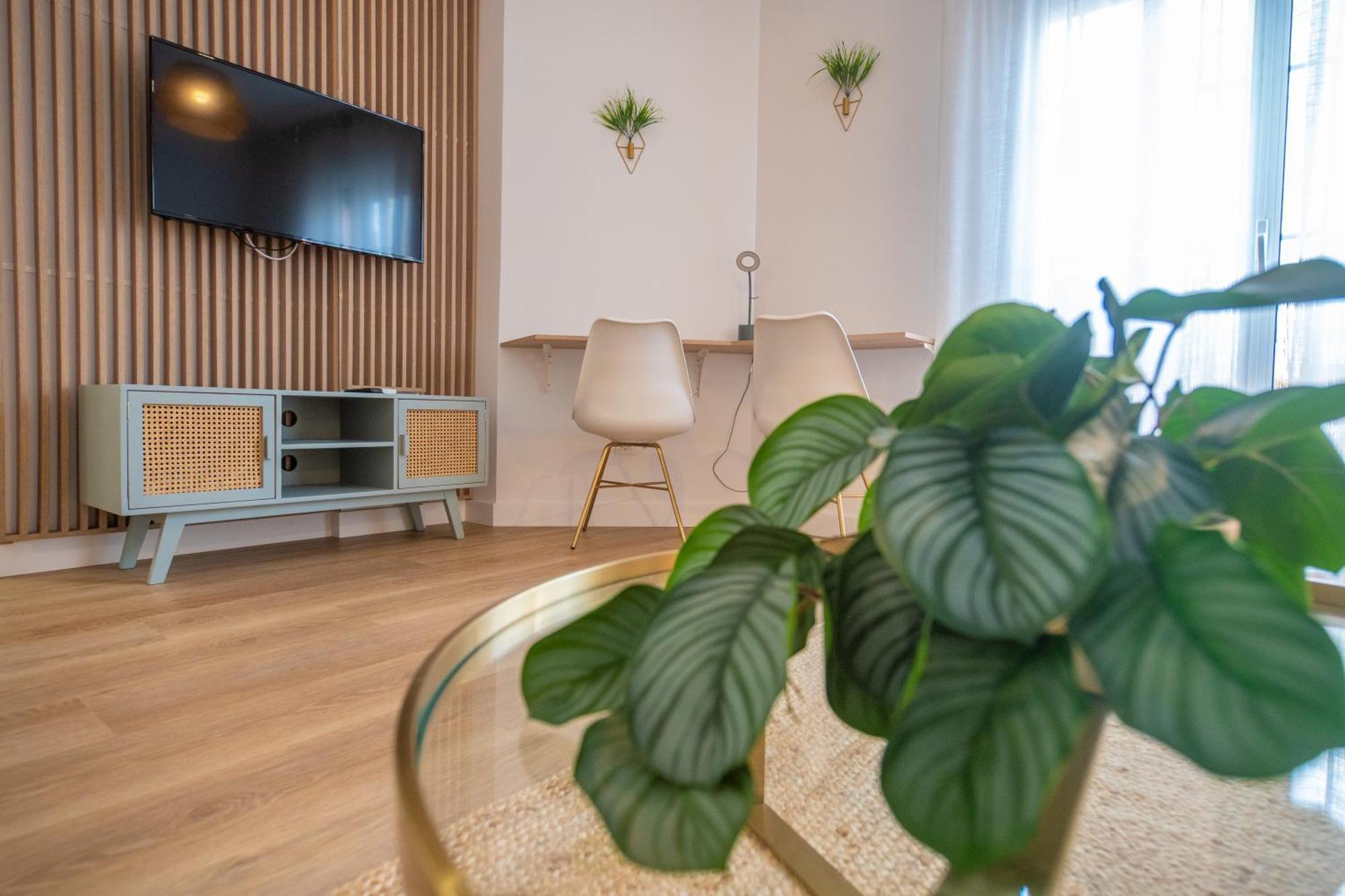 Prensa & Courtyard By Ele Malaga