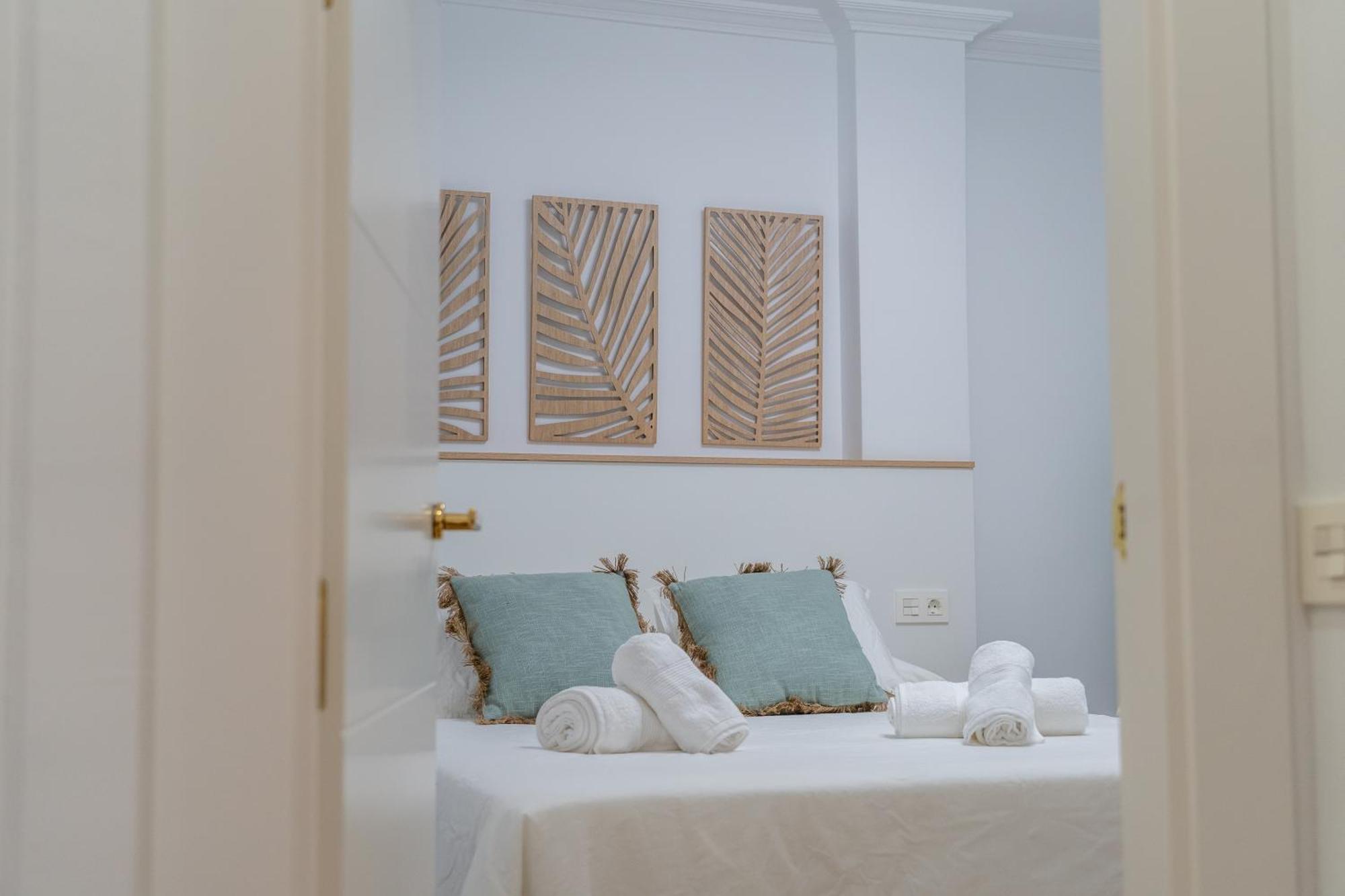 Prensa & Courtyard By Ele Apartment *