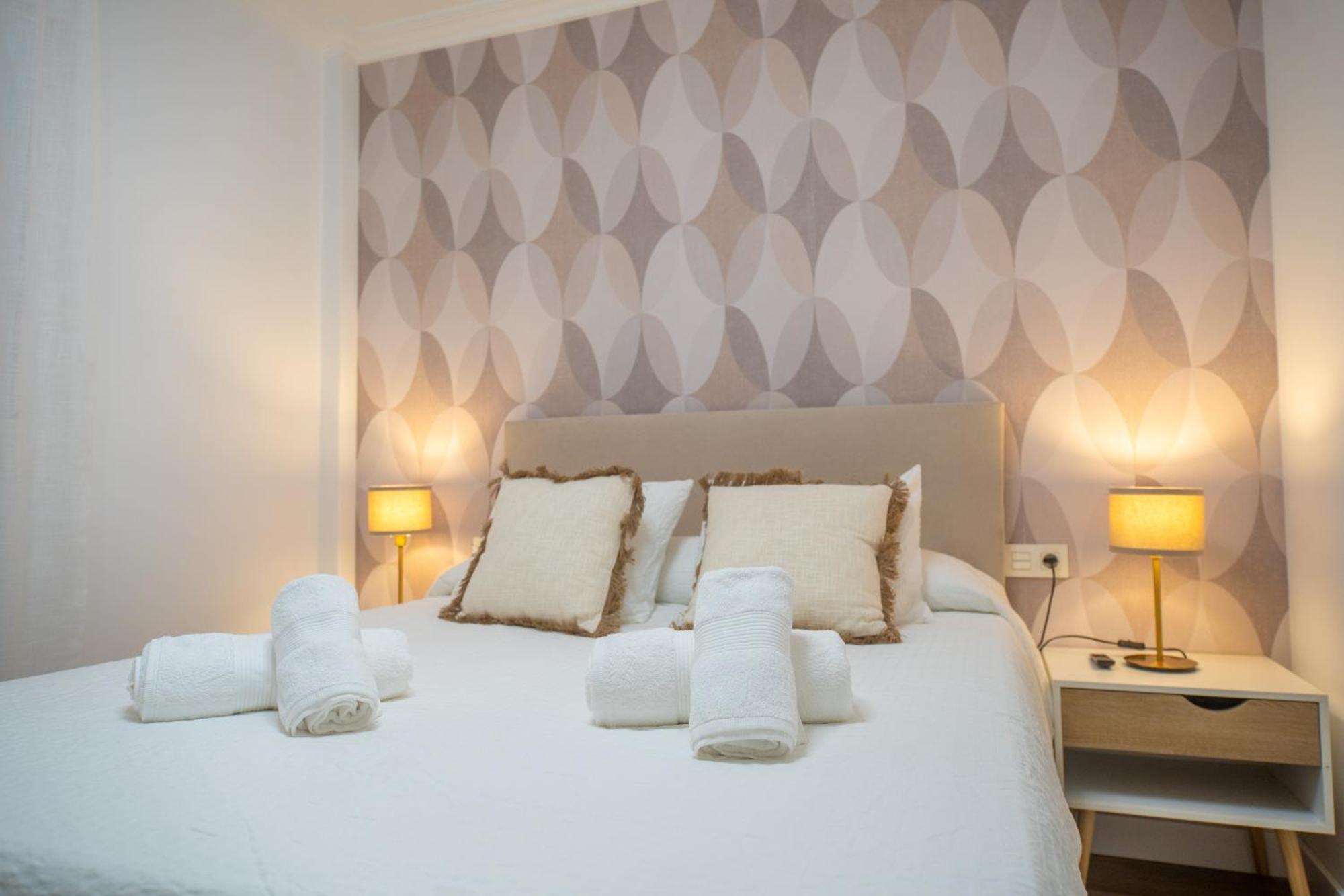 Prensa & Courtyard By Ele * Malaga